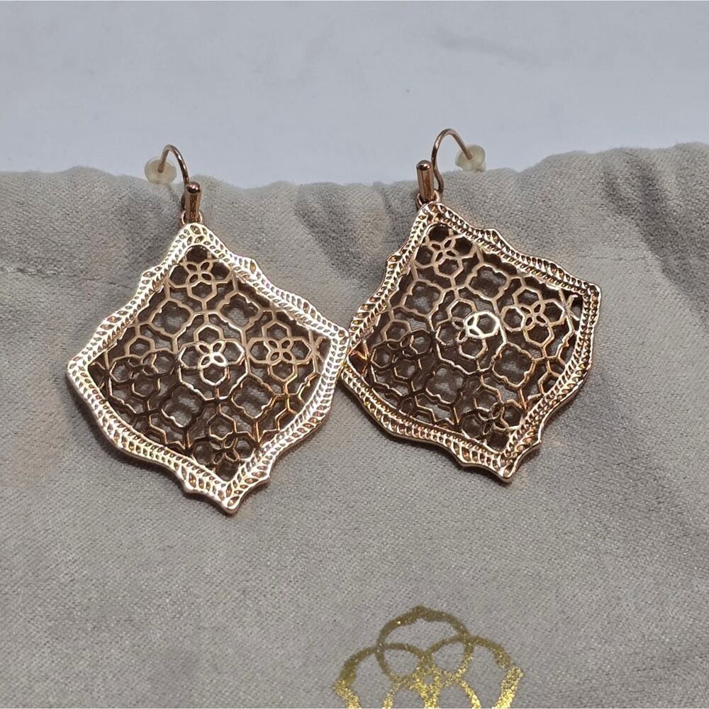 KENDRA SCOTT Kirsten Filigree Earrings‎ in Rose Gold